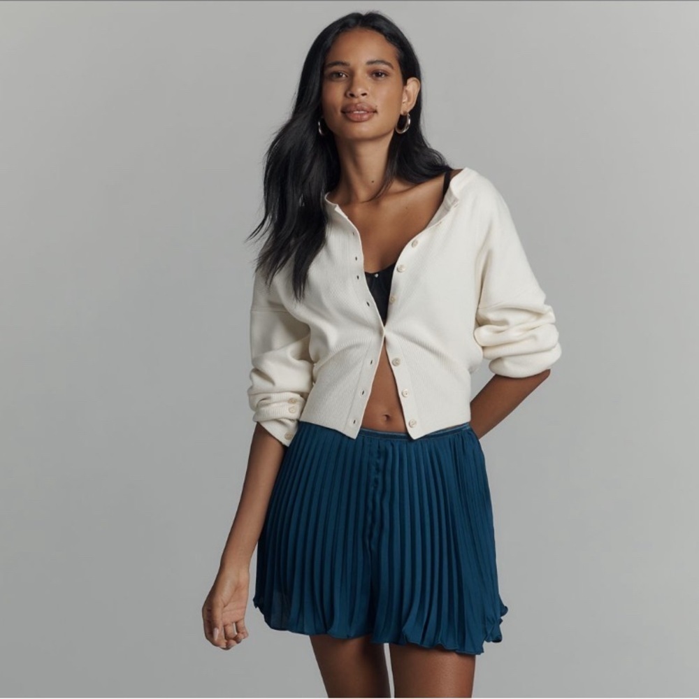 NWT! By Anthropologie Deep Sea Silky Plissé Shorts - Size Small 🎶